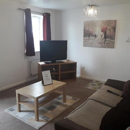울버햄프턴 5 Bed House With Free Secure Parking In Pleasant Quiet Location 빌라 외부 사진