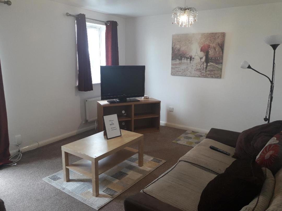 울버햄프턴 5 Bed House With Free Secure Parking In Pleasant Quiet Location 빌라 외부 사진