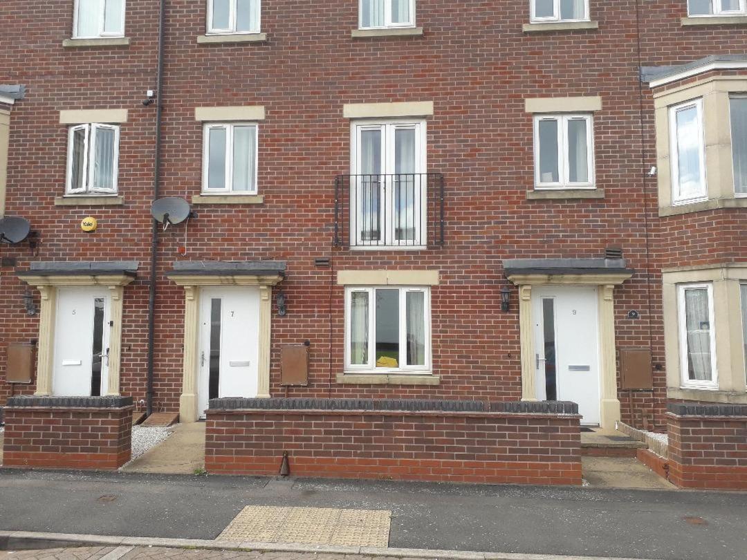 울버햄프턴 5 Bed House With Free Secure Parking In Pleasant Quiet Location 빌라 외부 사진
